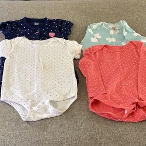 Carter’s onesies 24 months 2 long sleeves and 2 short sleeves